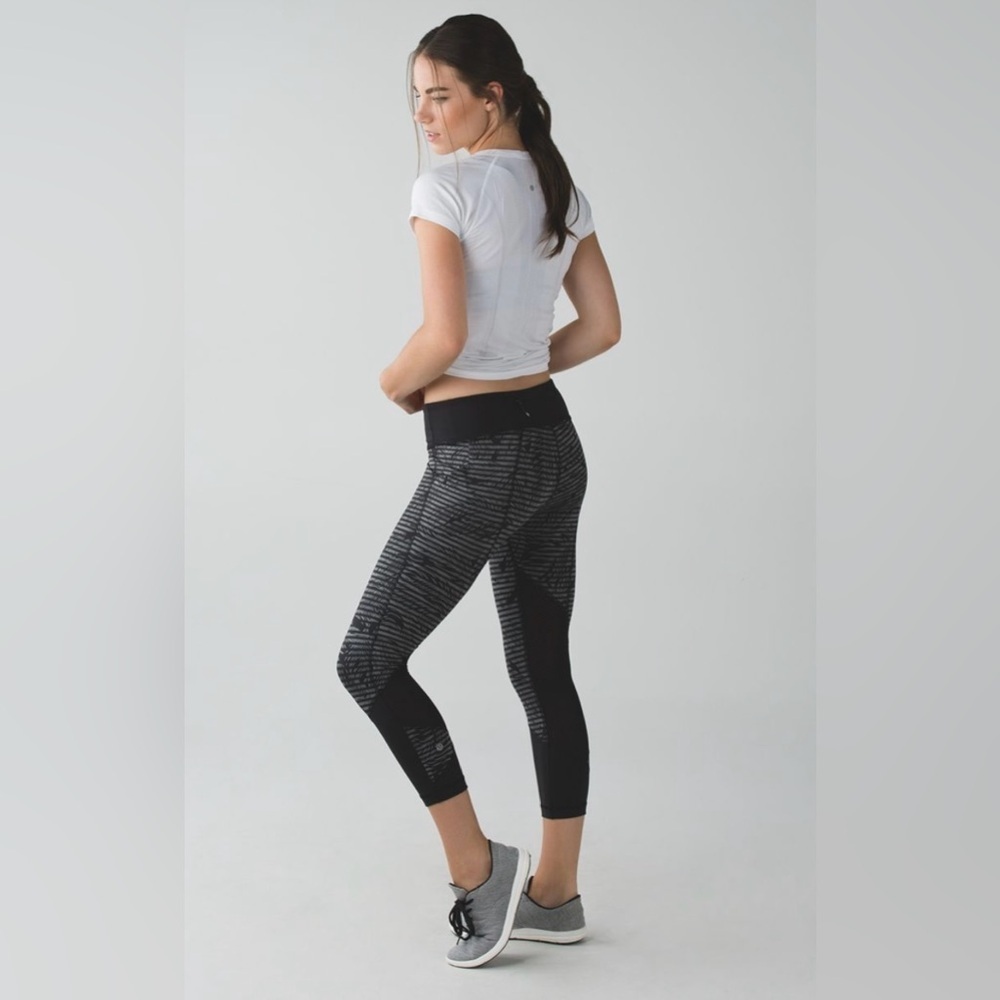 Lululemon Pace Rival Crop - Picture 1 of 7